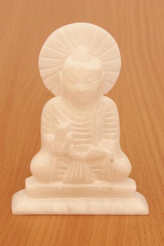 BUDDHA-z-bileho-mramoru---9-cm