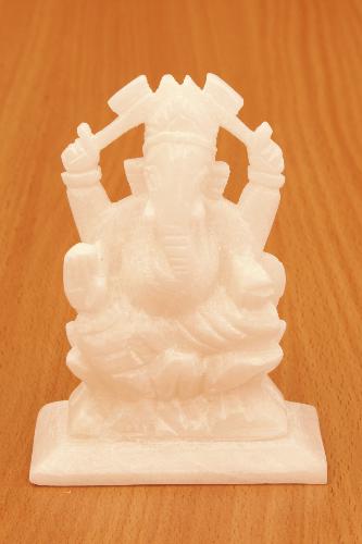 GANESHA-z-bileho-mramoru---9-cm