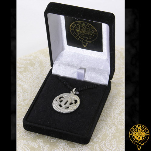 foto Three-Monkey Silver Tsuba Pendant