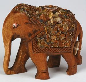 slon-dreveny---zdobeny