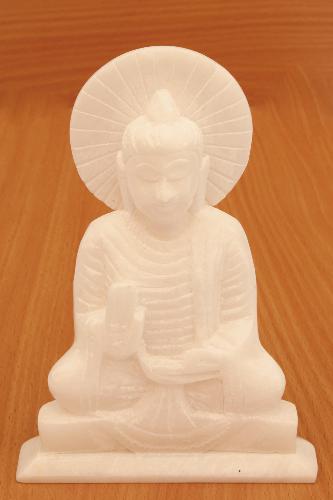 BUDDHA-z-bileho-mramoru---15-cm