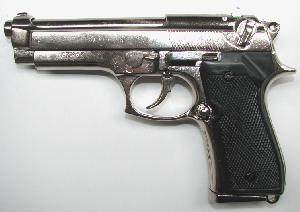 Pistole-Beretta-9-mm
