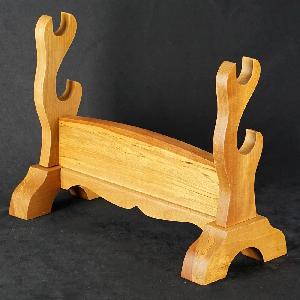 Kawashima-Lakovany-dreveny-stojan-na-2-katany-a-mece