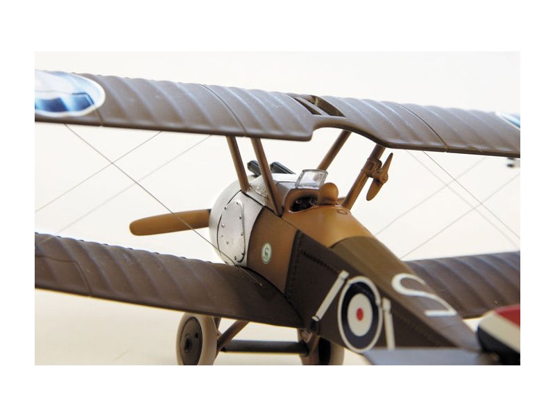 foto Corgi - Sopwith Camel - No 43 Sqn Capt Henry Woollett