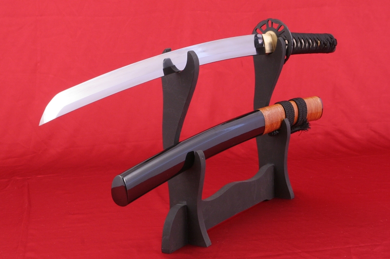 foto Wakizashi IWADE run kovan z oceli 1095 a relnm hamonem od firmy Kawashima